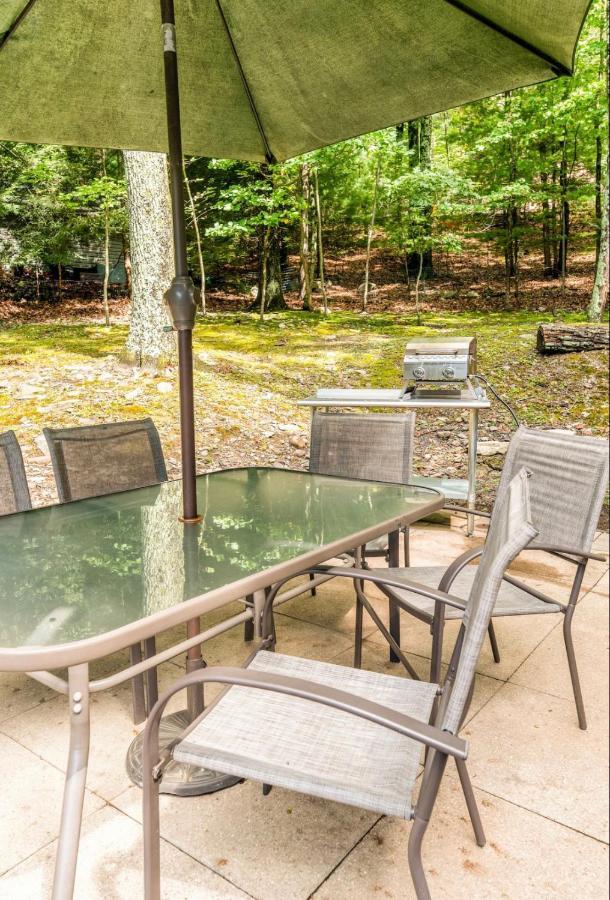 Pocono Cabin With Private Pool At Shawnee Mtn إيست سترودسبورغ المظهر الخارجي الصورة